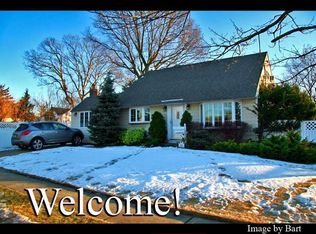 384 Pittsburg Ave, Massapequa Park, NY 11762