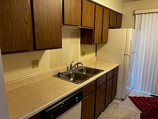 2nd image of 2130 Ivy Ct