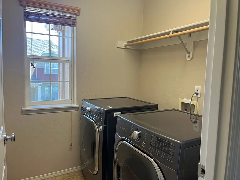 473 NE 61st Pl — Photo 11