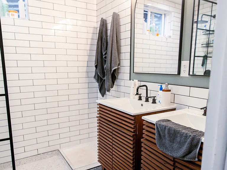 Primary Suite Bathroom (Basement)