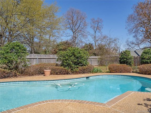 5th image of 152 Southwood Dr