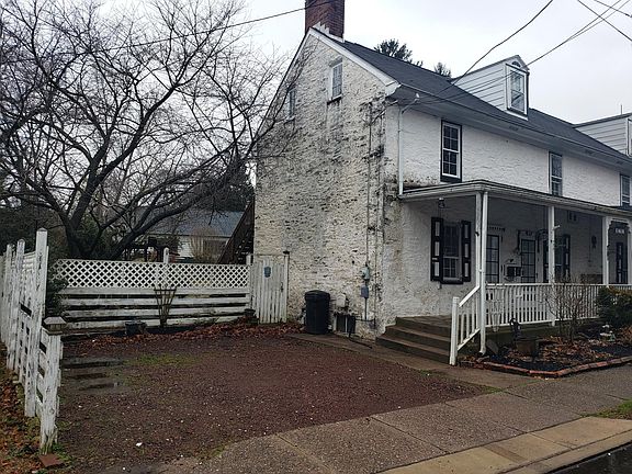 Driveway: 2 car parking
