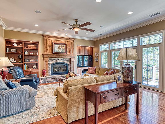 5th image of 14135 Worthington Ct