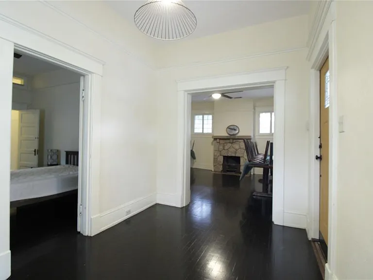 834 E University Ave — Photo 4