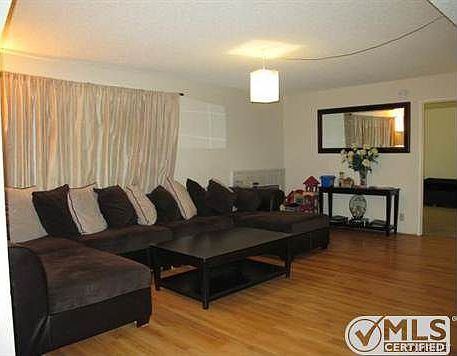 5th image of 18611 Collins St APT E1