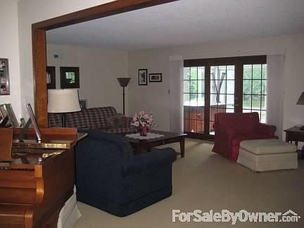 Great room adjoining family room