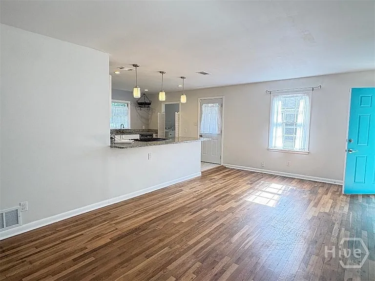 1714 E 60th St — Photo 5