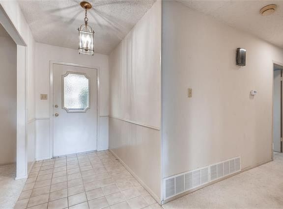 4th image of 2300 E Windsor Dr