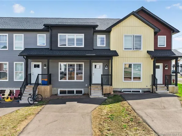 424 Damien St #418, Dieppe, NB E1A 0H3