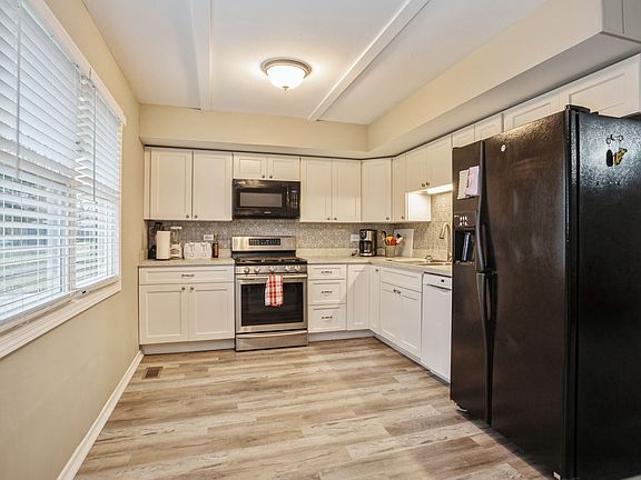 4th image of 184 Lockwood Ln