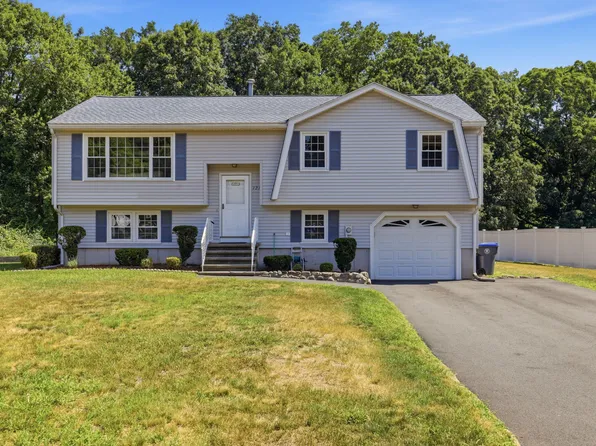 121 Rolling Ridge Ln, Methuen, MA 01844
