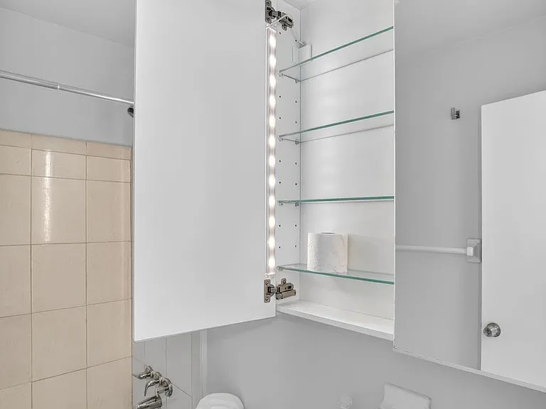 4051 NE 13th Ave #77 — Photo 24