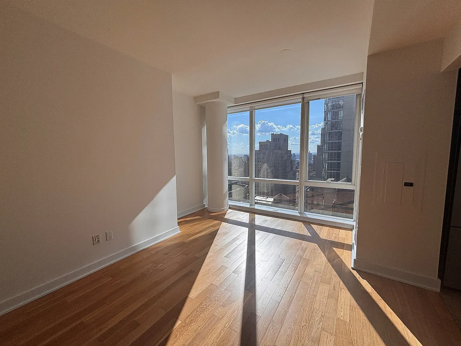 885 6th Avenue — Photo 2
