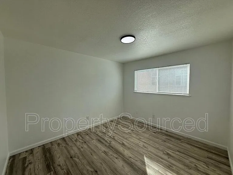 911 H St #2 — Photo 17