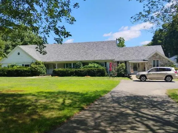 50 High St, Moosup, CT 06354