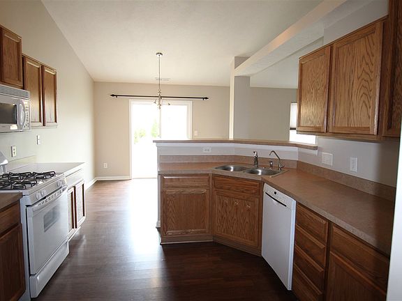 5th image of 308 Buchanan Dr