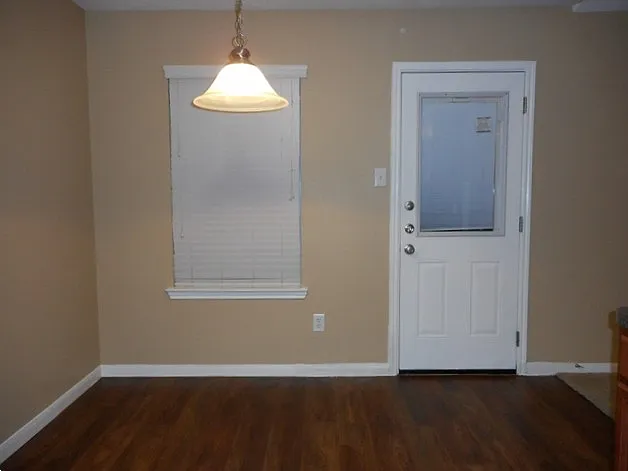 3 bed, 2.0 bath, 1810 sqft, $2,060 — Photo 4