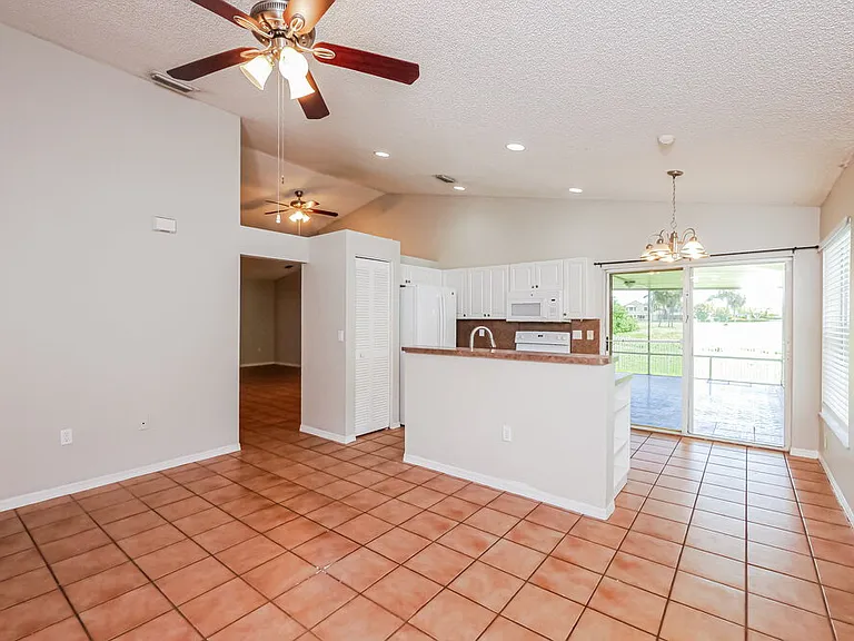 3370 NW 78th Ave — Photo 5