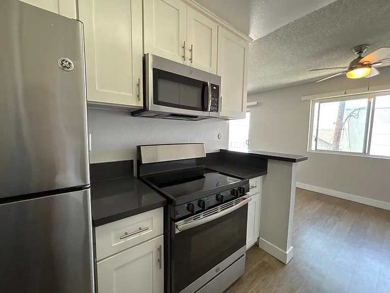 245 South Serrano Ave — Photo 58