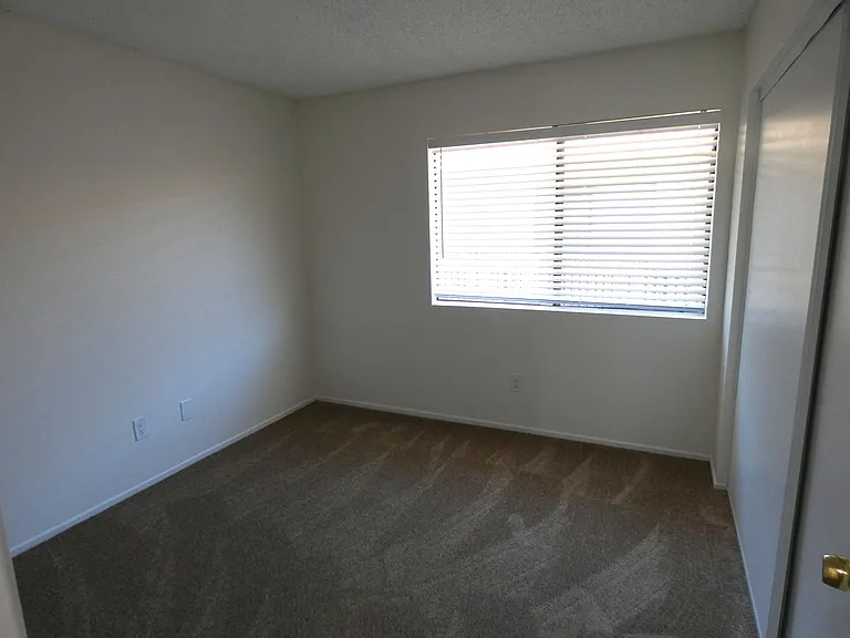 7326 Pickering Ave — Photo 8