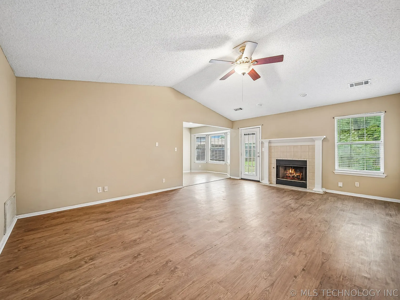 3 bed, 2.0 bath, 1529 sqft, $1,795 — Photo 4