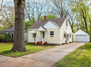 924 53rd St, Moline, IL 61265