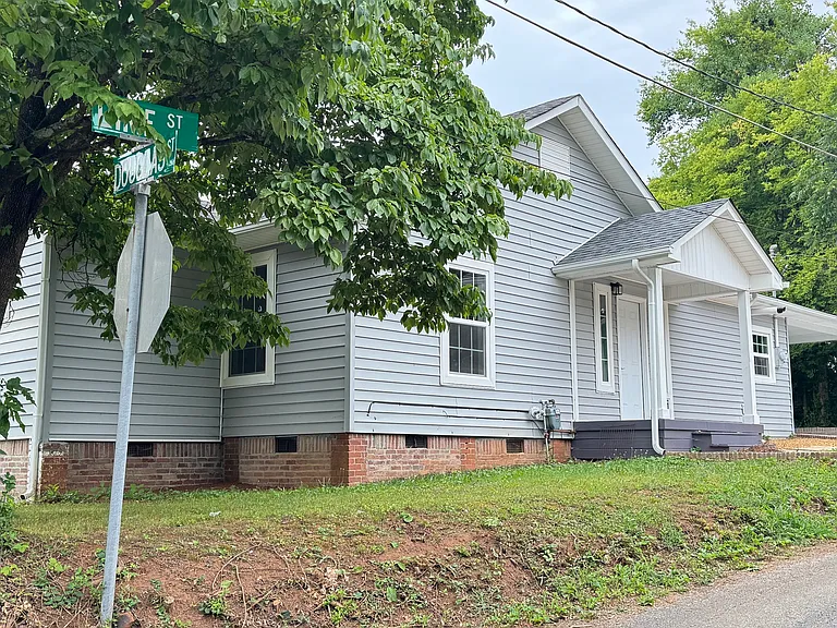 112 Douglas St — Photo 13