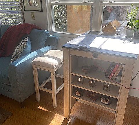 Dinette with 2 stools