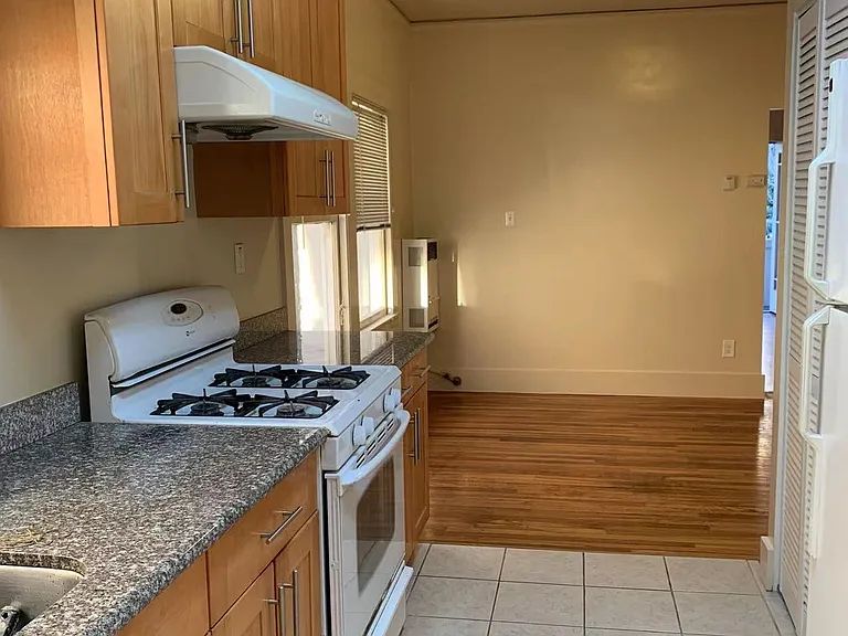 1522 Oxford St #1522 — Photo 5