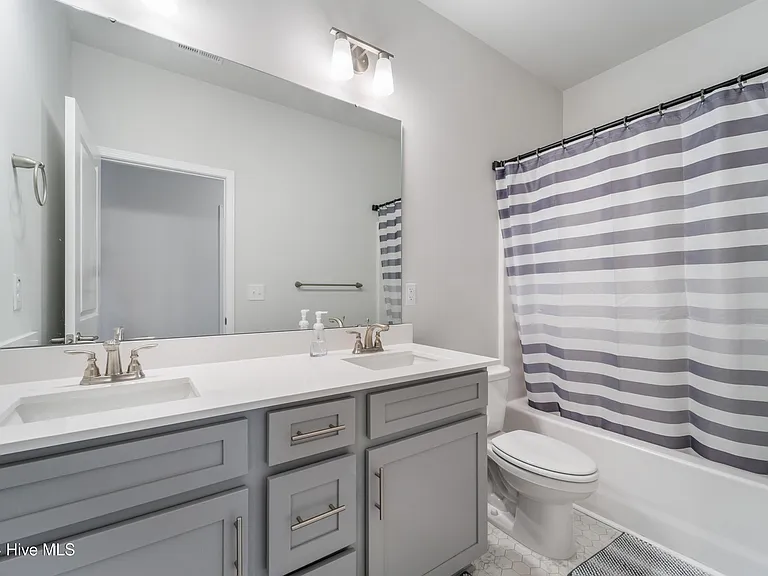 1003 Manhatten Ct — Photo 15