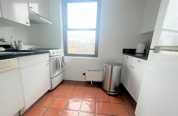 Rented by Manhattan Realty Group | media 9