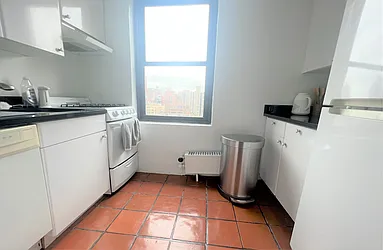 Rented by Manhattan Realty Group