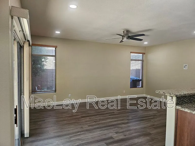 2711 W Megan St — Photo 11