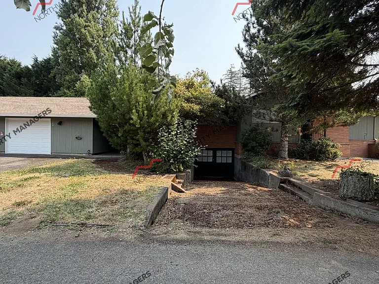 125 Sawall Ave W — Photo 2