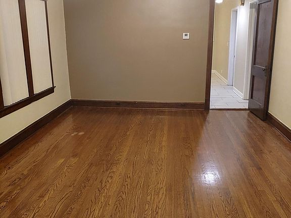 4th image of 5215 W Montrose Ave