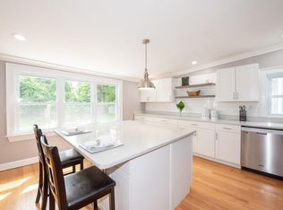 5 Crescent St, Pepperell, MA 01463