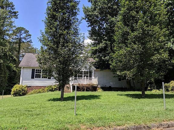 3rd image of 710 Central Dr