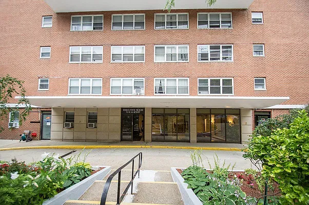 Rented by Rhona Realty | media 9