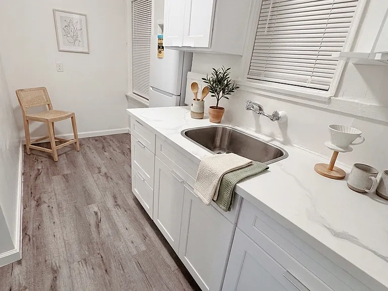1054 Winchester Ave #B — Photo 2