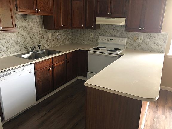 5th image of 645 Main St E APT B