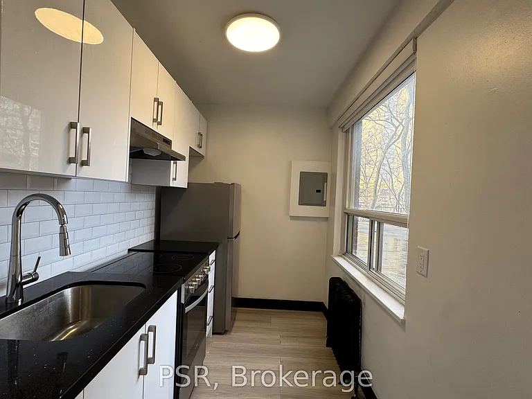 600 Eglinton Ave W #105 — Photo 4