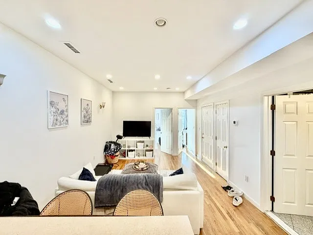 2 bed, 9999 sqft, $3,200 — Photo 4