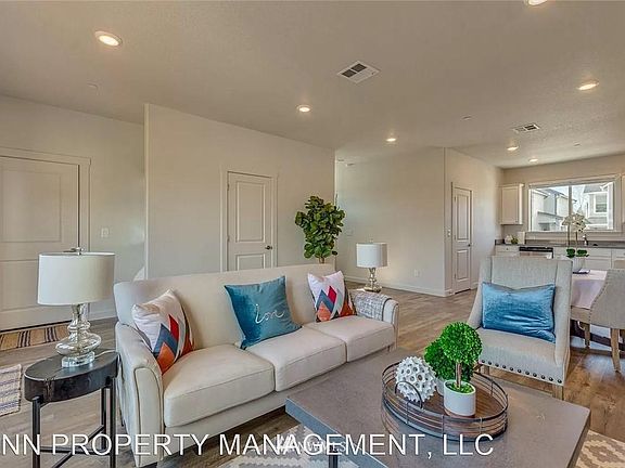 4th image of 74 Loganberry Ct
