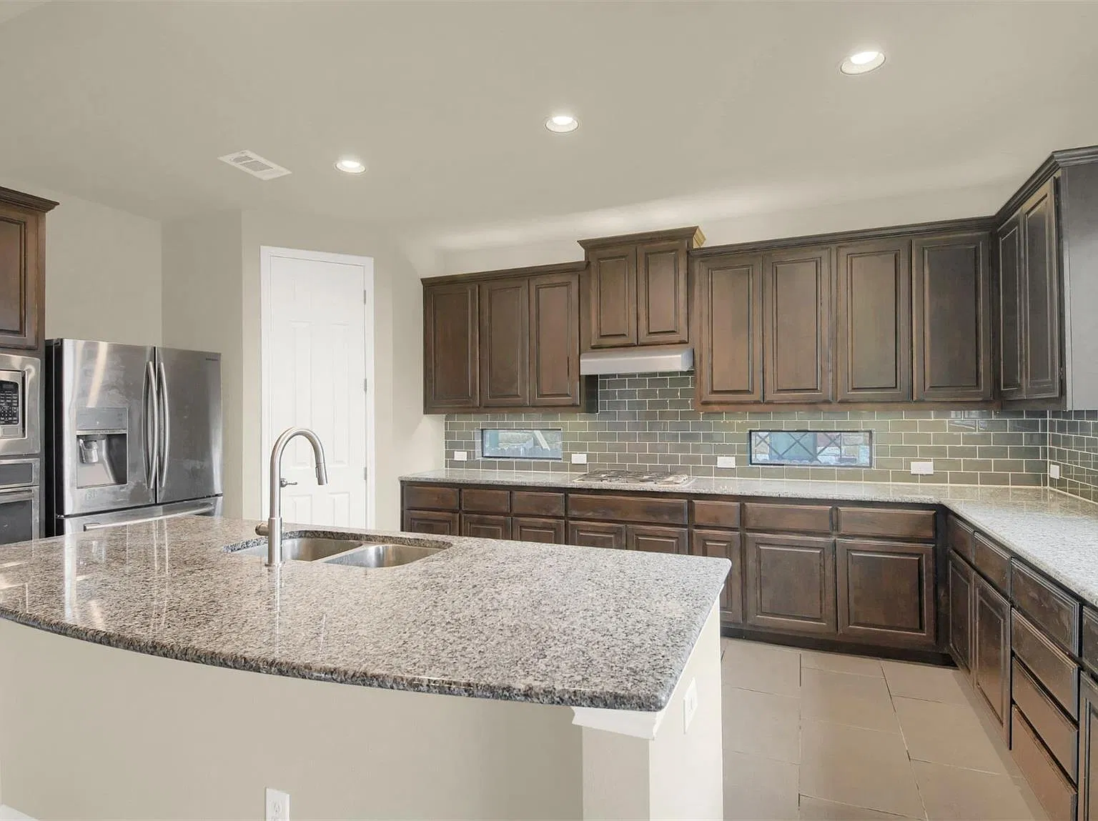 4 bed, 3.0 bath, 2475 sqft, $3,395 — Photo 3