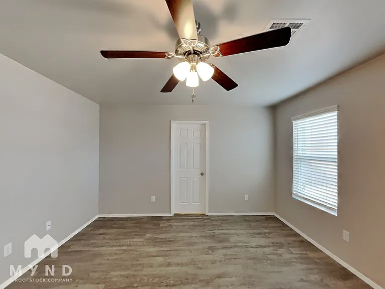 2923 Russell Rd — Photo 10