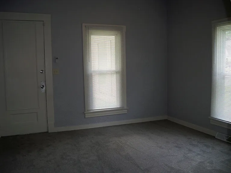 1120 S Pasfield St — Photo 15