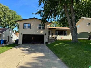 612 Grandview Ave, Le Mars, IA 51031