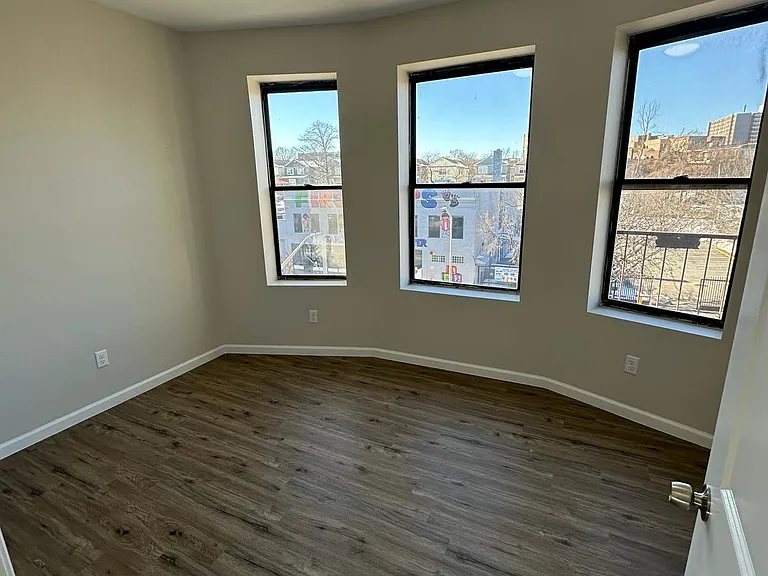 26 Elizabeth Ave #2C — Photo 6