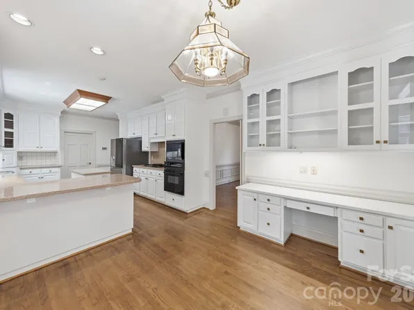 5215 Silchester Ln, Charlotte, NC 28215