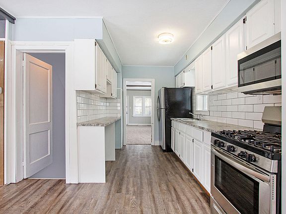 5th image of 616 Woodridge St NE